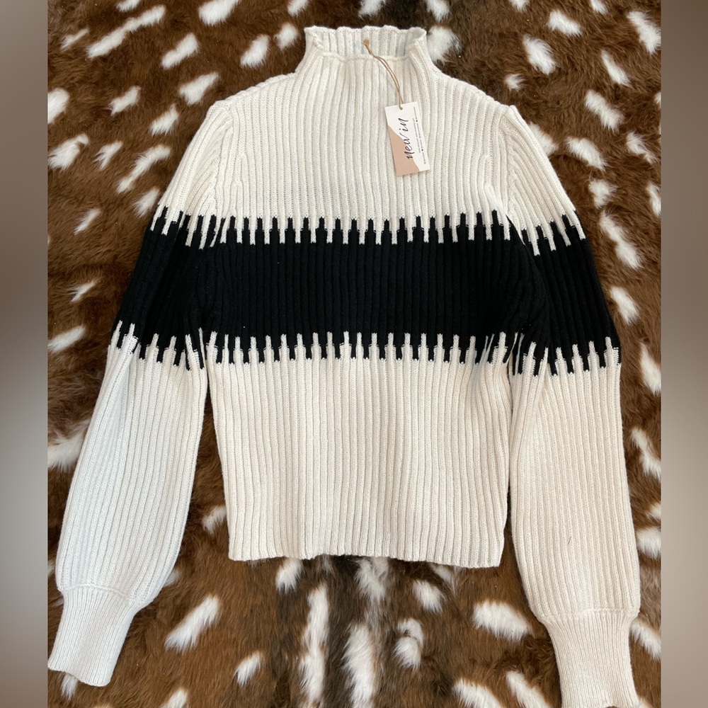 Womens New Vu sweater, NWT